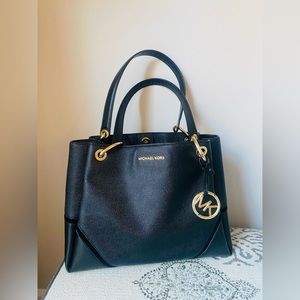 Michael Kors large tote bag in great condition!